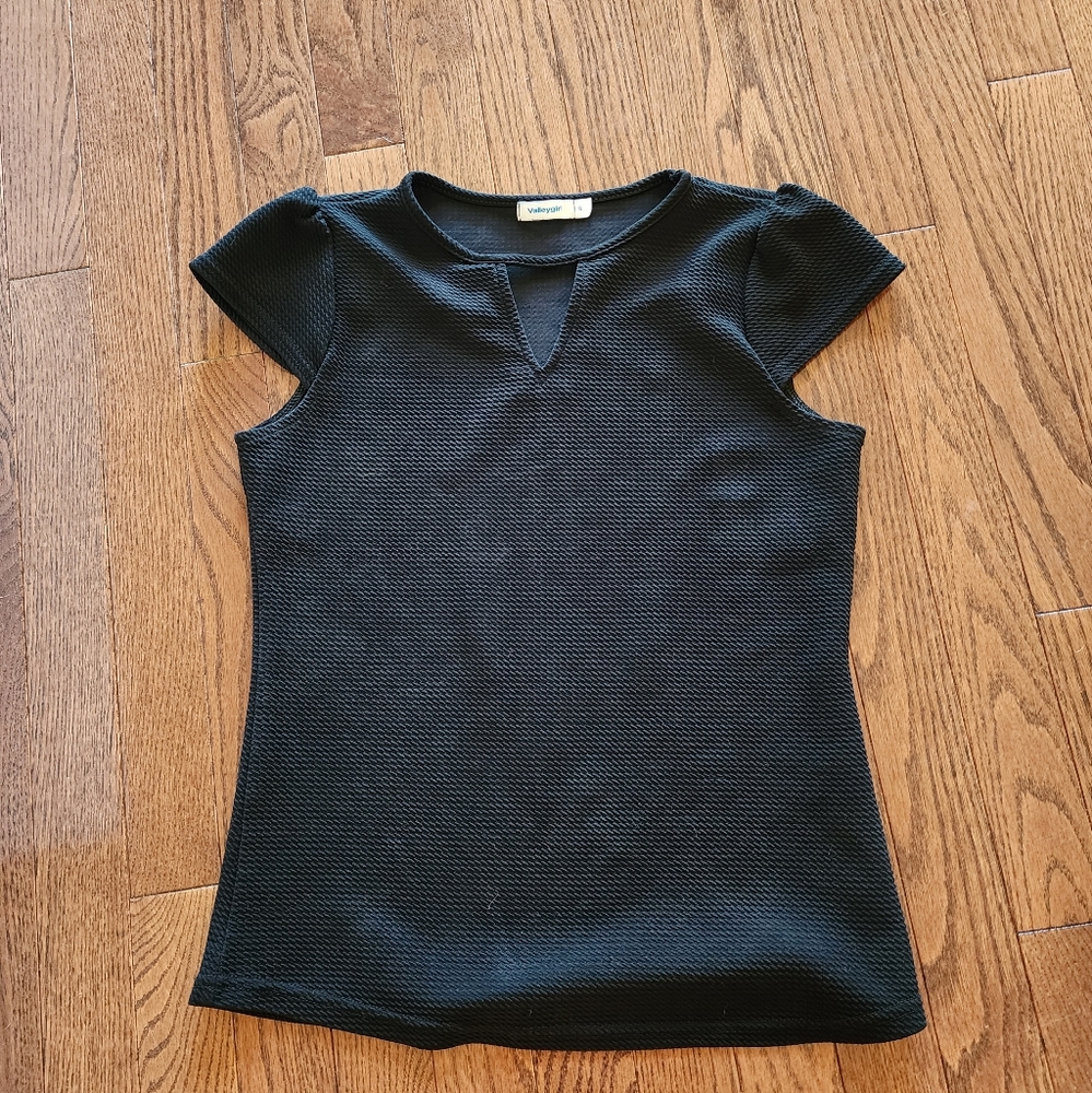 Elegant black top